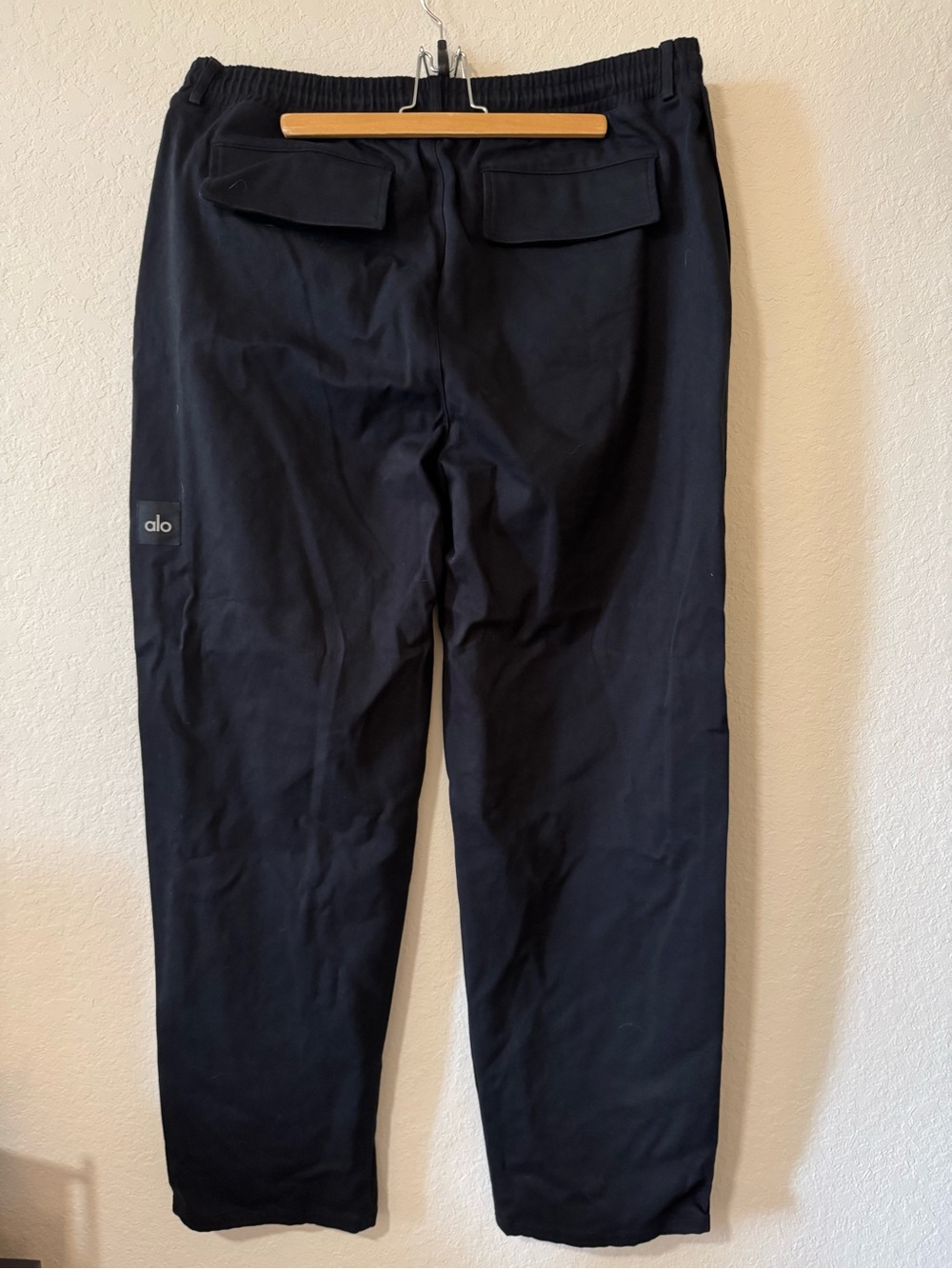 Alo Yoga Women's Black Cargo Jogger Pants - Elastic Waist & Ankle - Picture 6 of 7